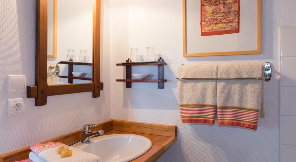 Les Petites Vosges Bed & Breakfast Bagneres-de-Bigorre Room photo