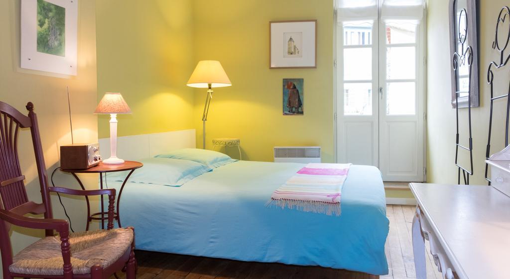 Les Petites Vosges Bed & Breakfast Bagneres-de-Bigorre Room photo
